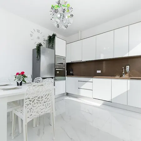Panda House Торевьиа