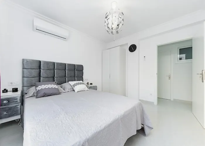 Apartment Panda House *